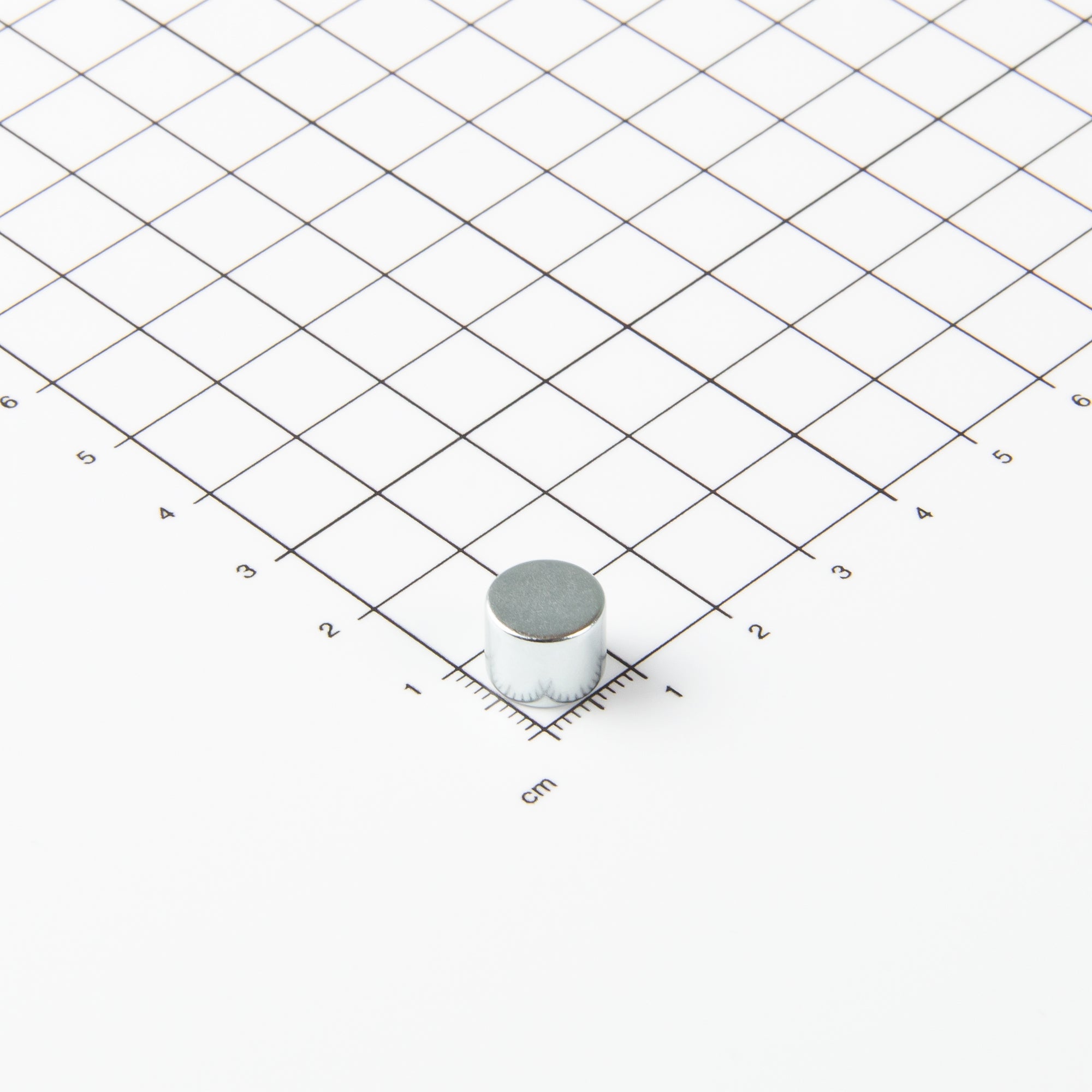 Flacher Scheibenmagnet aus Neodym mit der Abmessung Ø10x8mm