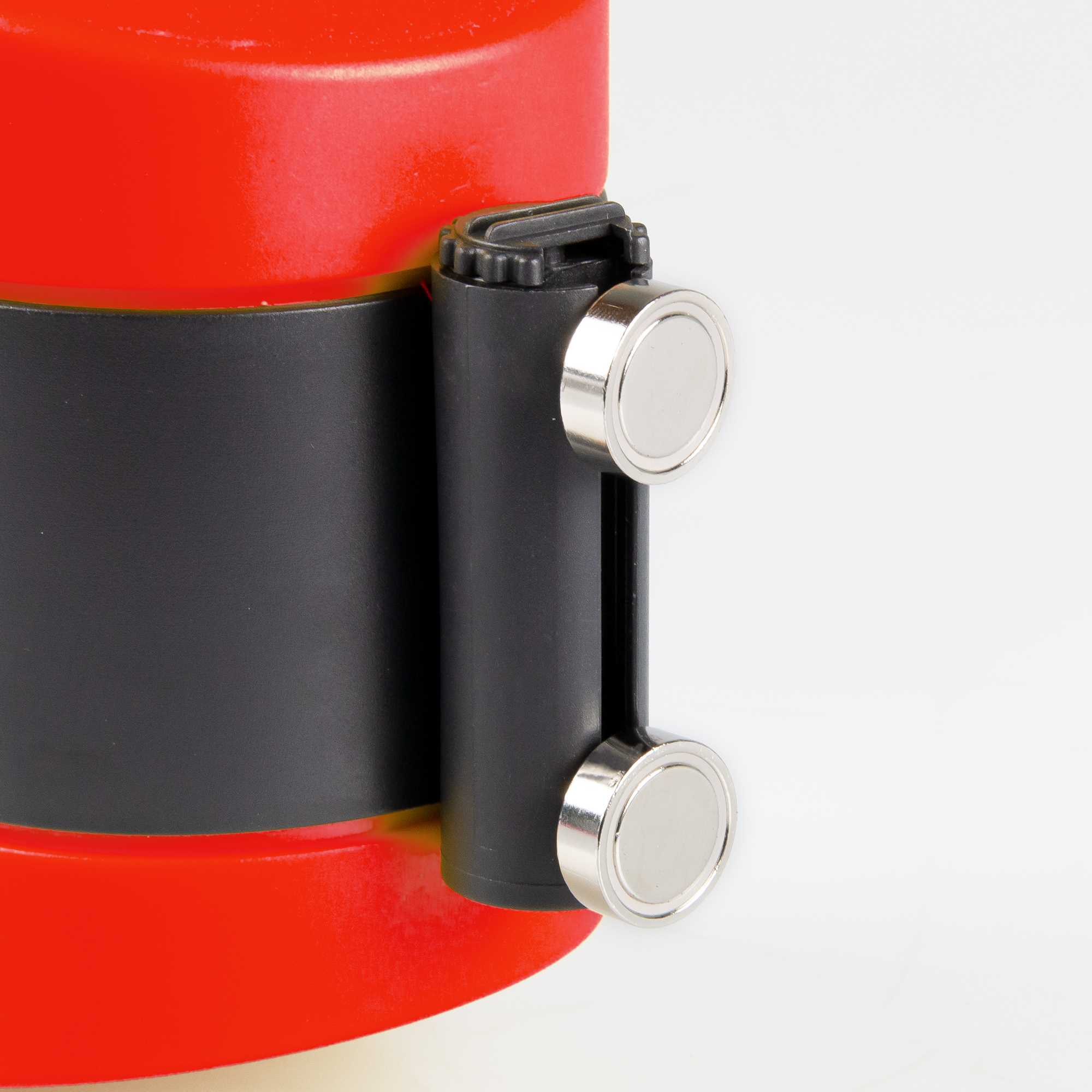Magnetisches Absperrband rot-weiss Gurtende