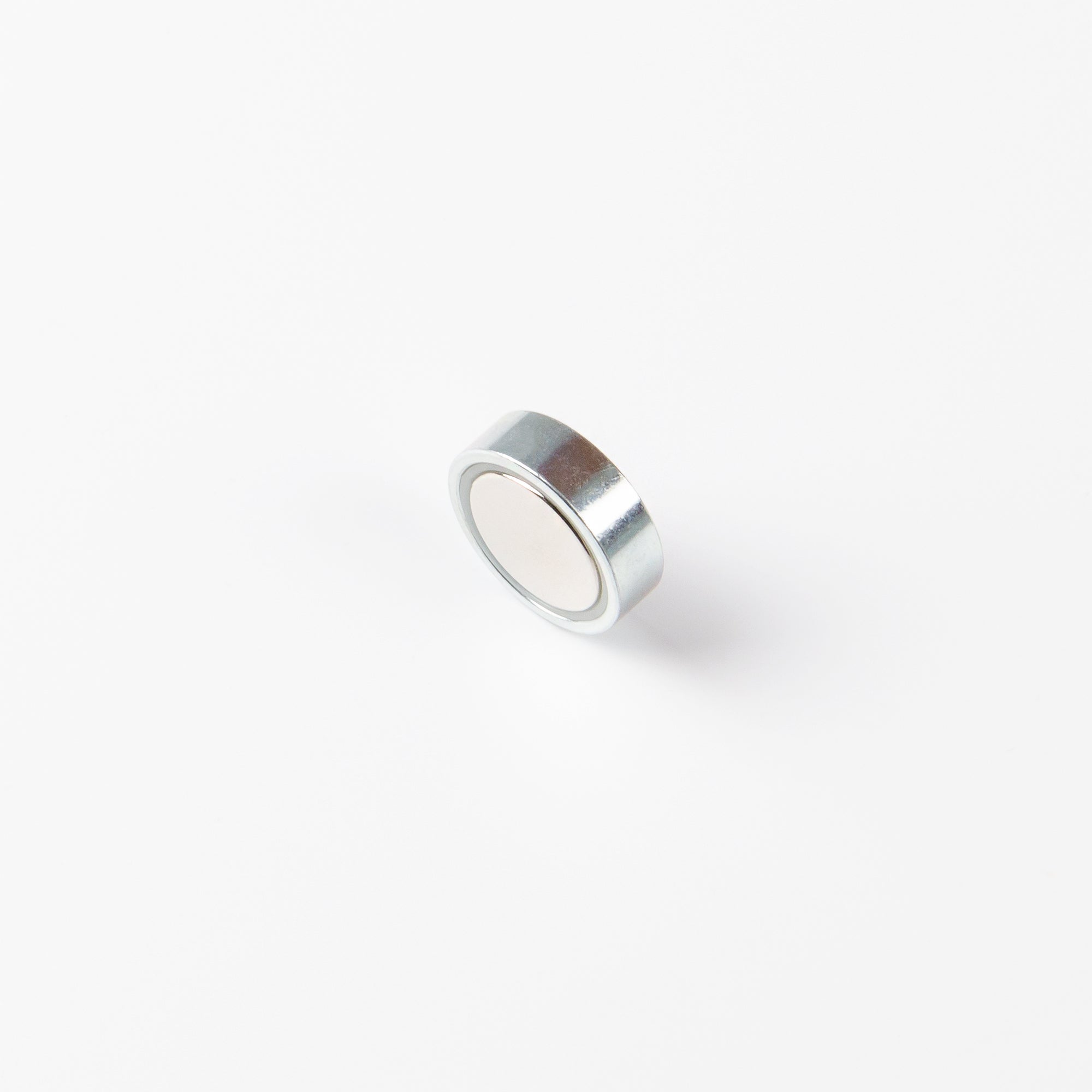 Neodym Topfmagnete mit der Abmessung Ø20x6mm von unten