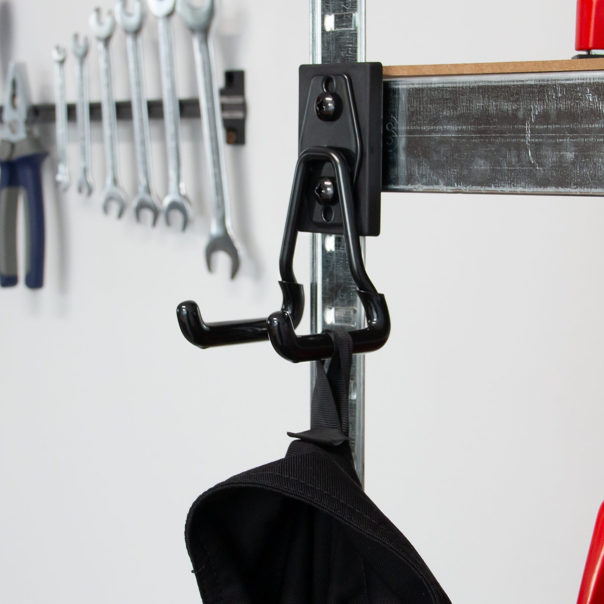 Magnetischer Geraetehalter - gummierter Magnethaken für Geräte, Werkzeug, Jacken und mehr
