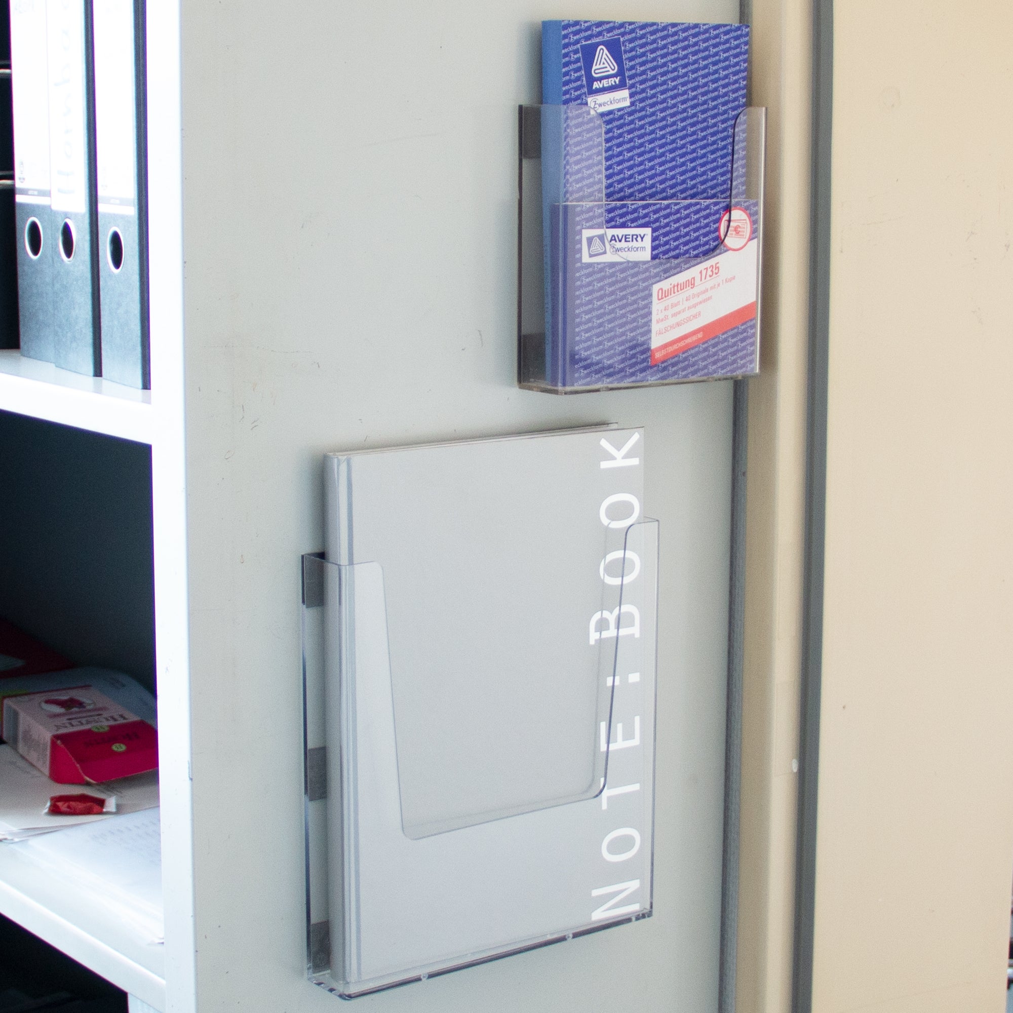 Magnetischer Karten- und Prospekthalter DIN A5 quer Anwendung