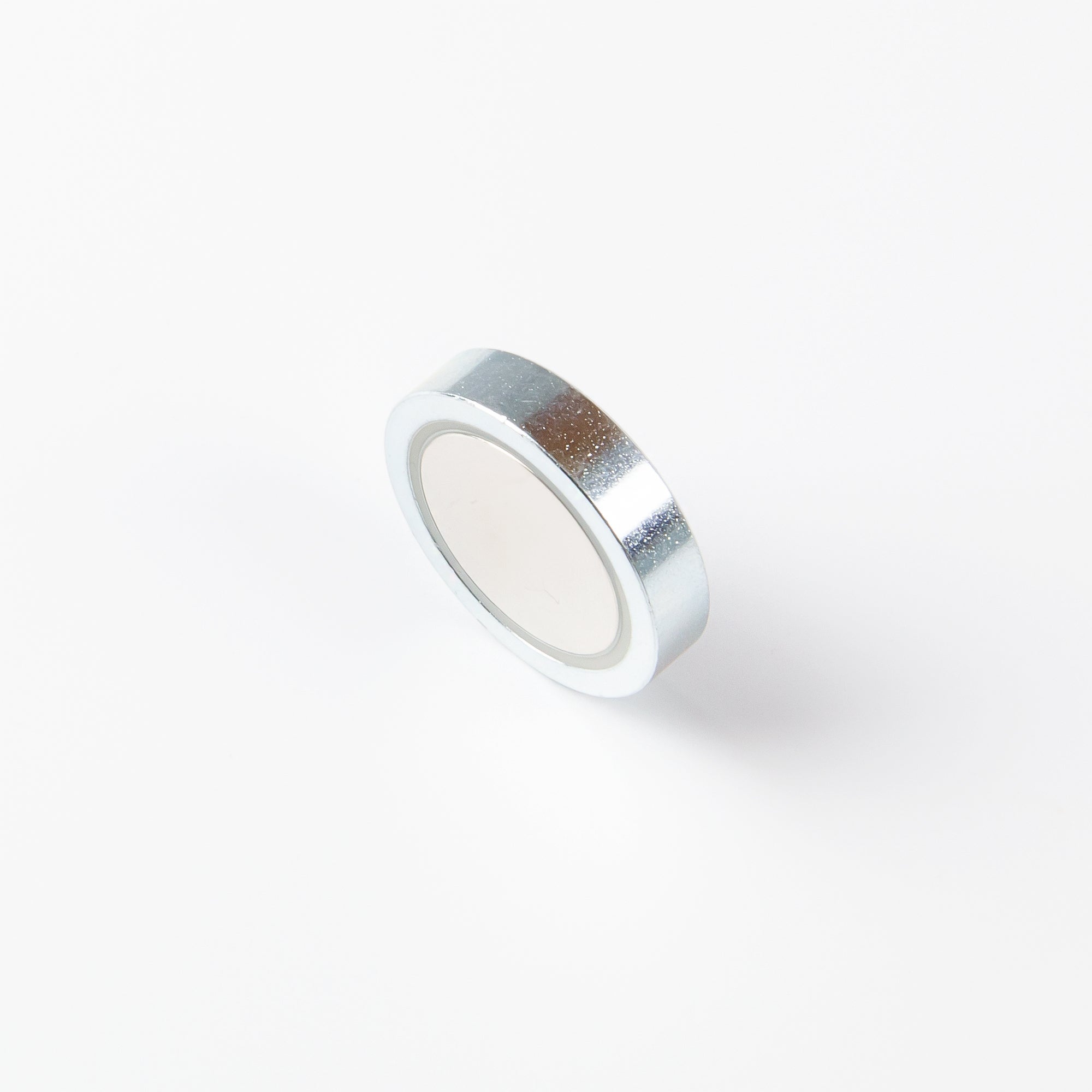 Neodym Topfmagnete mit der Abmessung Ø25x7mm von unten