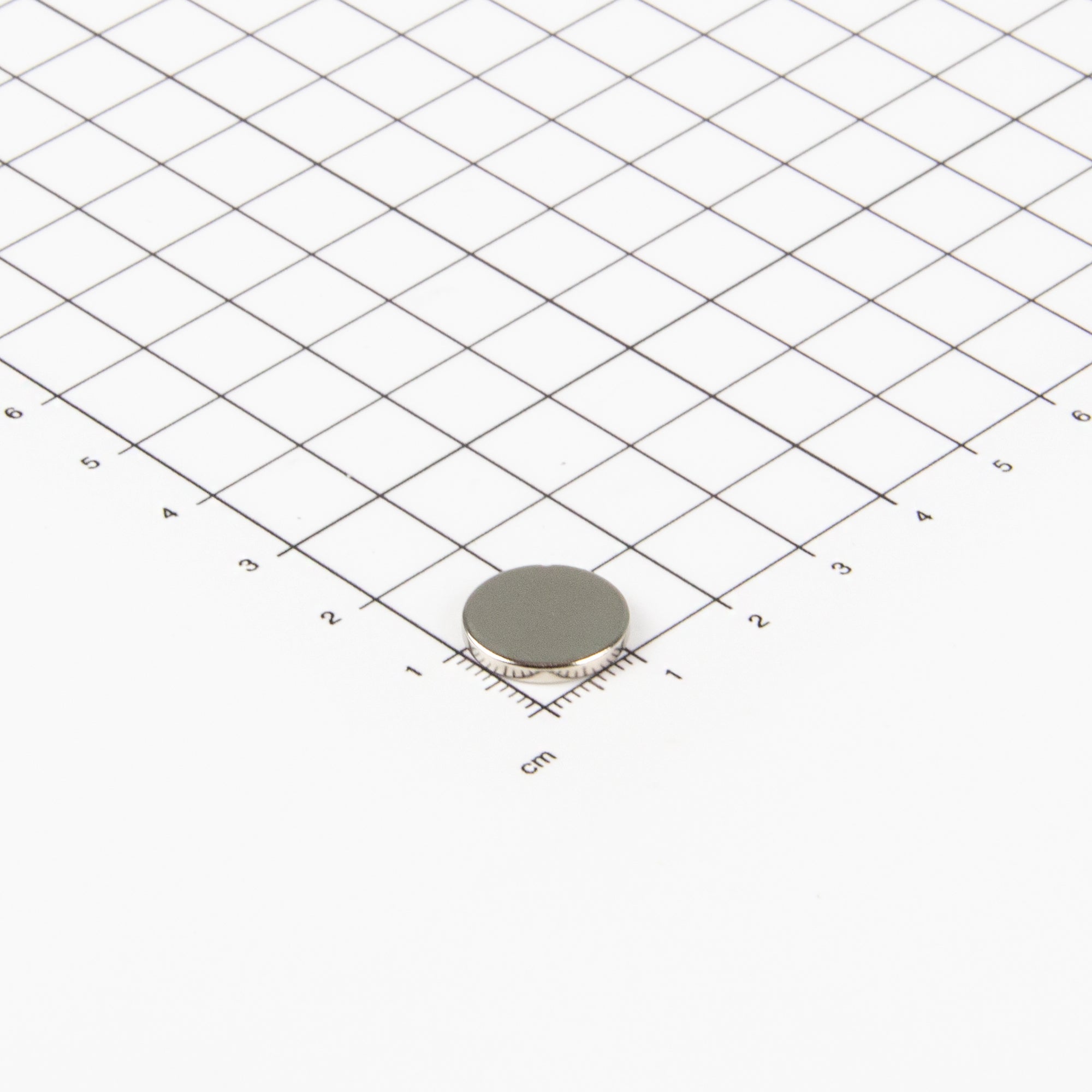 Flacher Scheibenmagnet aus Neodym mit der Abmessung Ø14x2mm