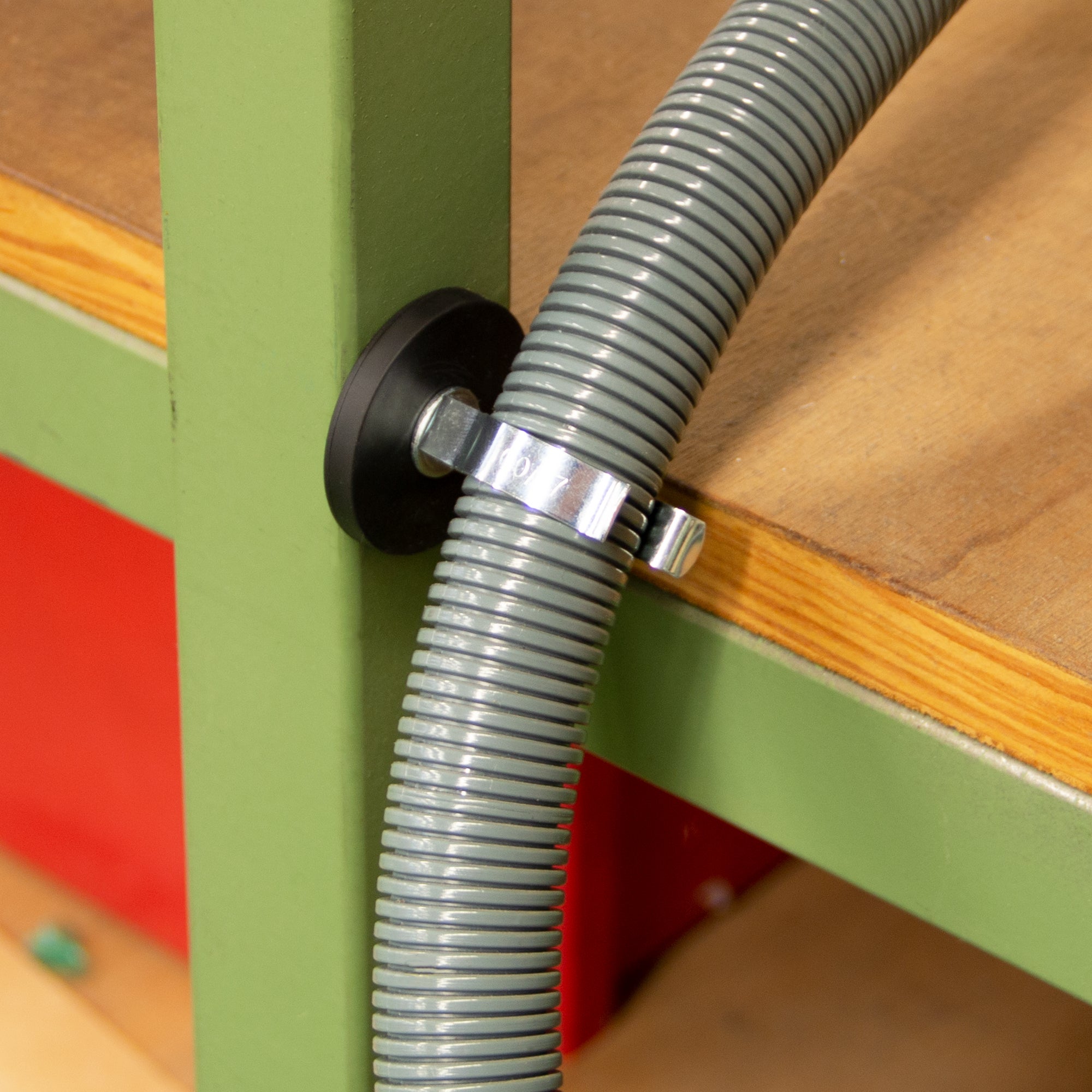 Gummiertes Magnetsystem Ø43x68mm mit Halteklammer Anwendung