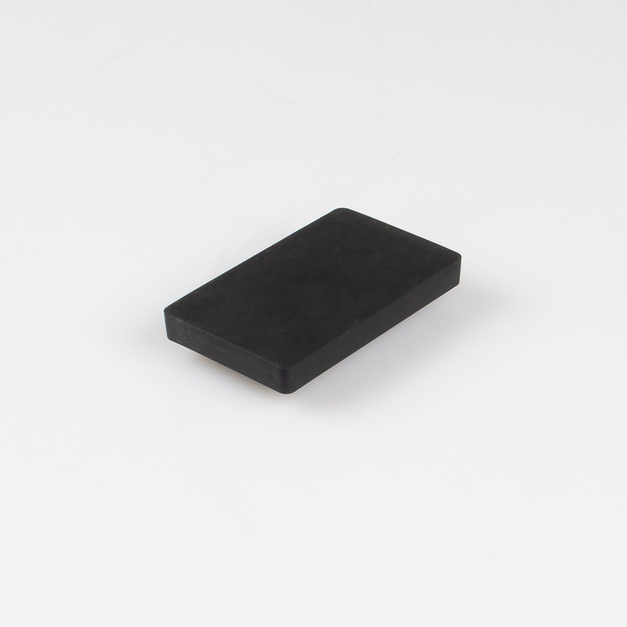 Gummiertes schwarzes Magnetsystem 74x45x8,5mm 2x Gewindebuchse M5 Haftfläche