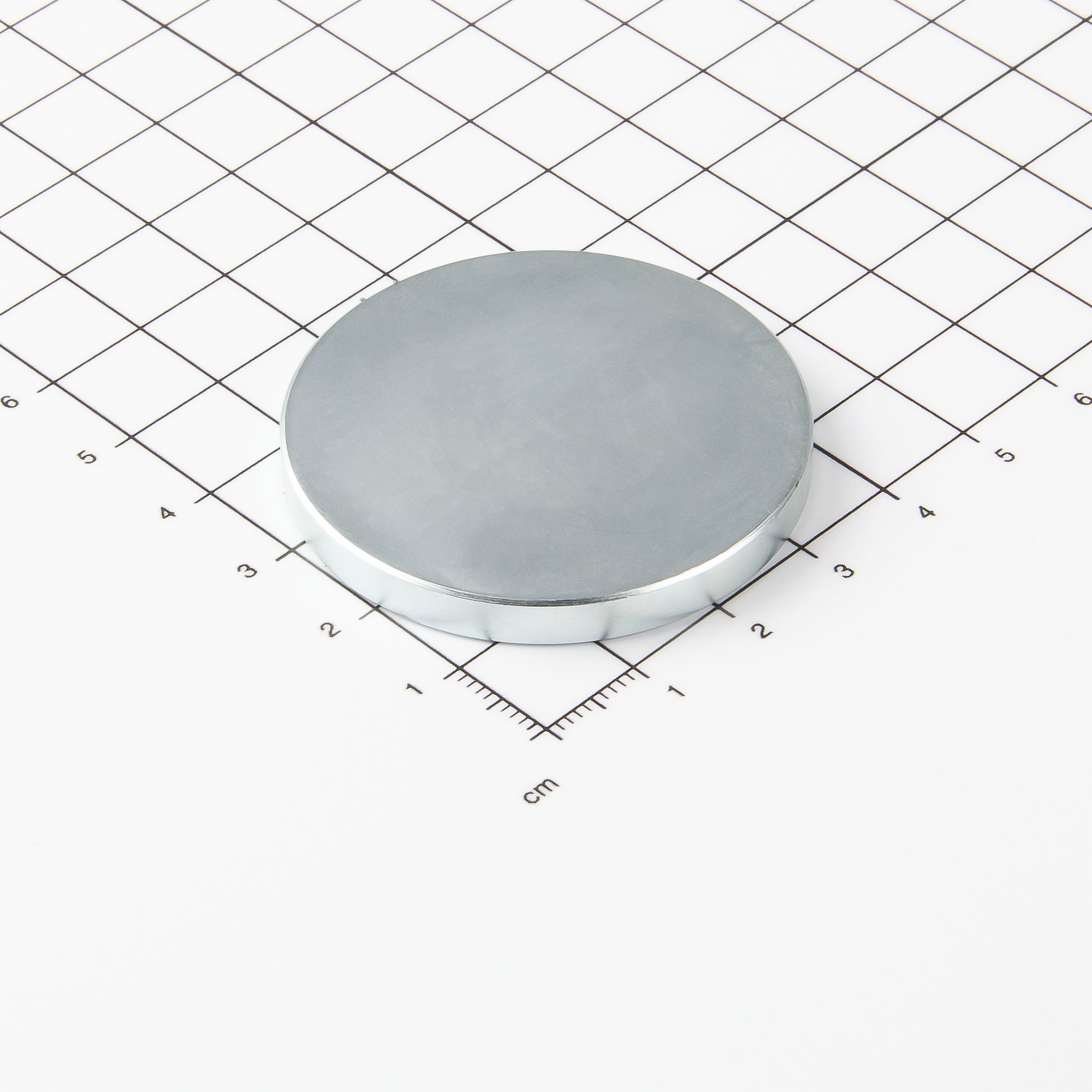 Flacher Scheibenmagnet aus Neodym mit der Abmessung Ø45x5mm