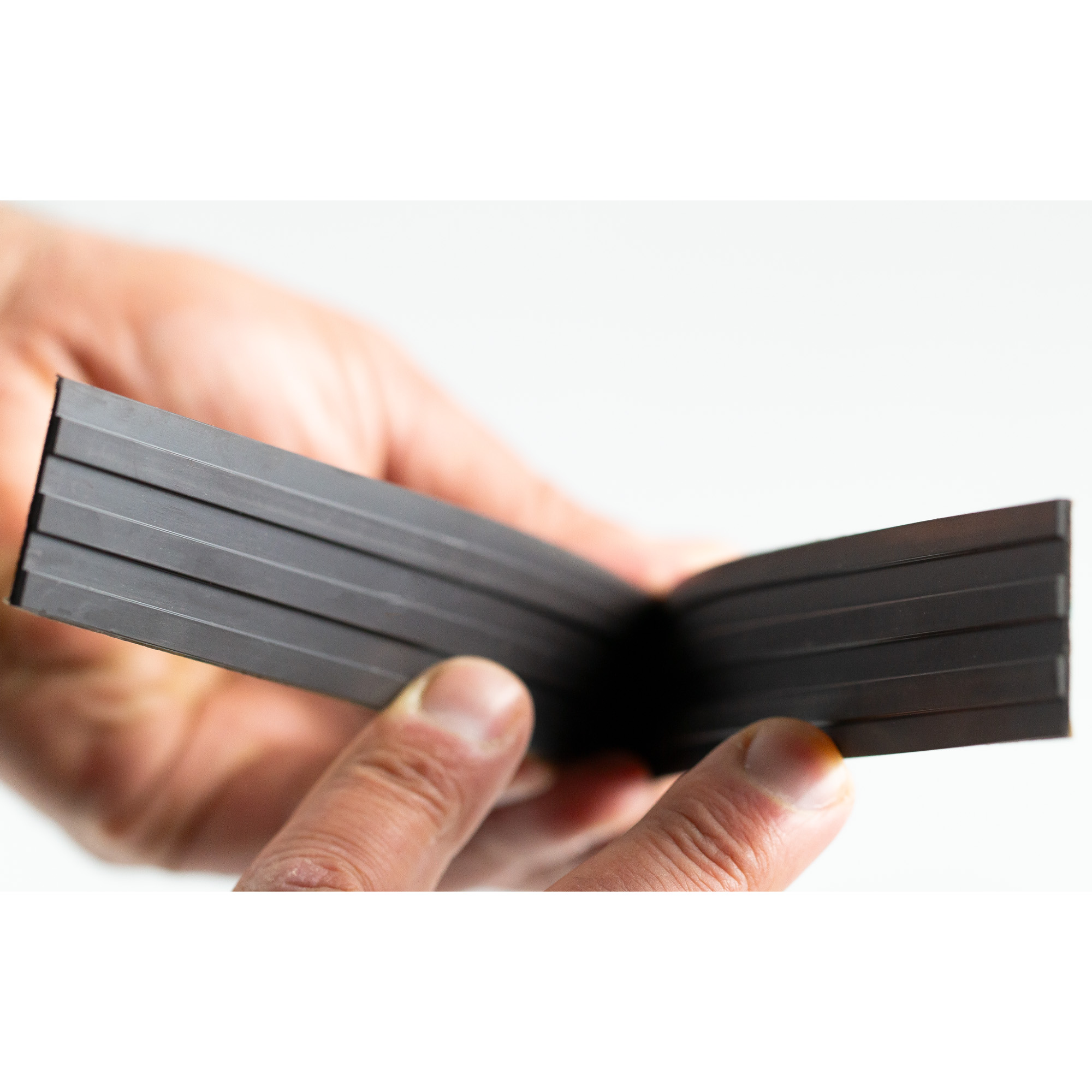 Magnetisches Nut-und-Feder-Profil