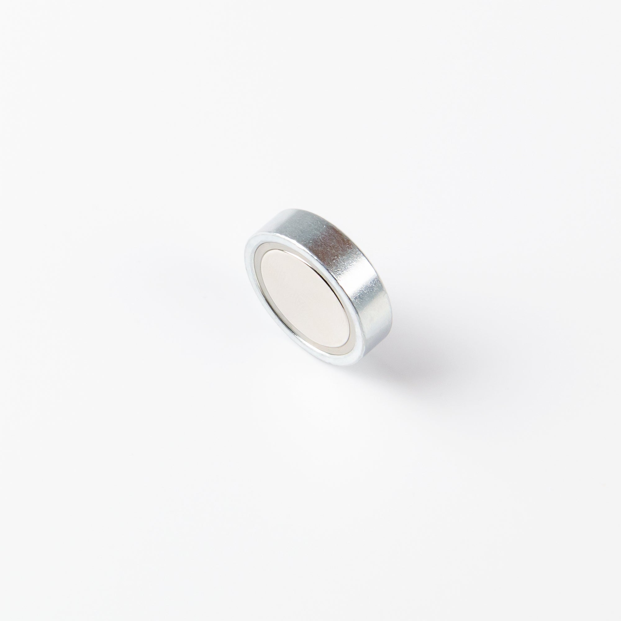 Neodym Topfmagnete mit der Abmessung Ø25x7mm von unten