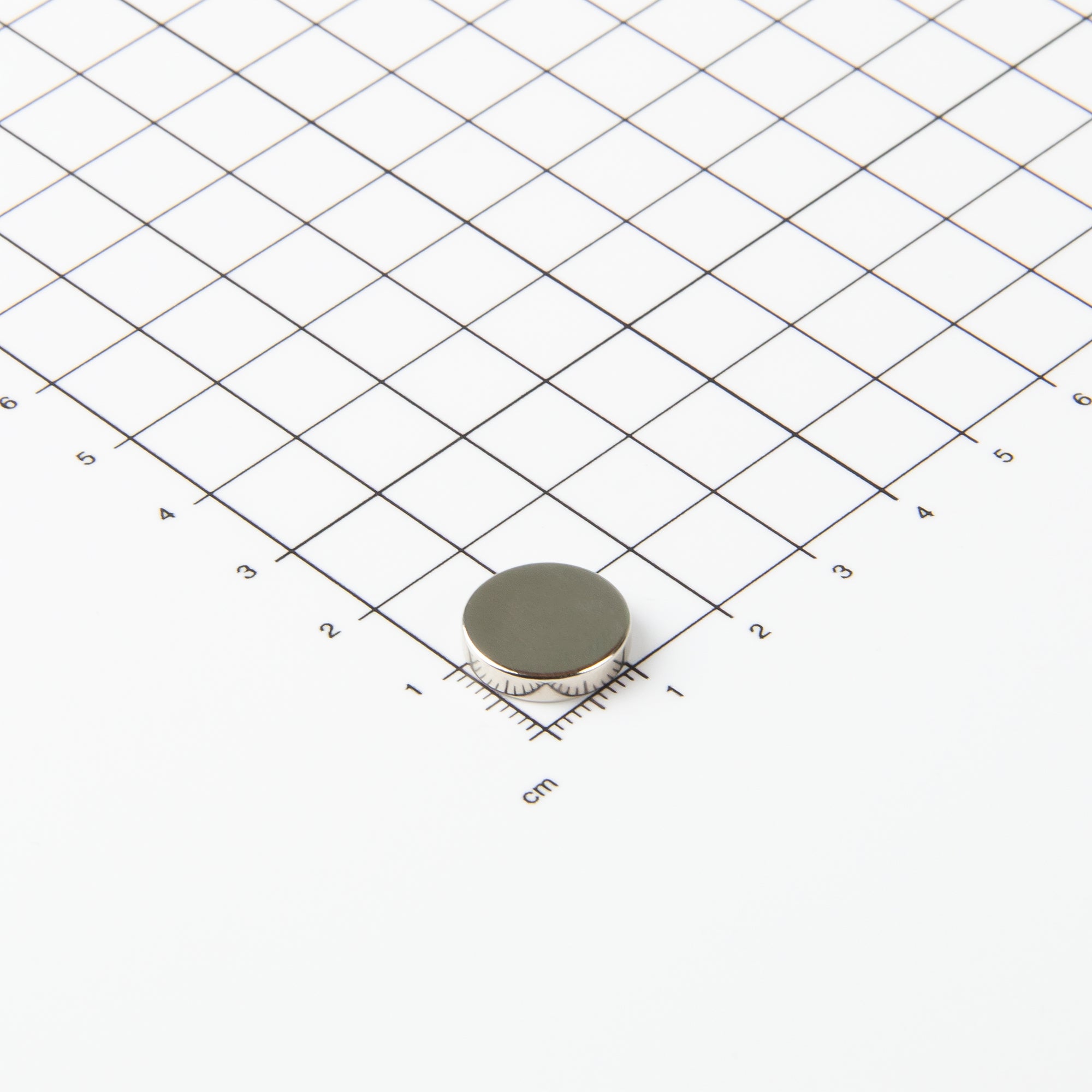 Flacher Scheibenmagnet aus Neodym mit der Abmessung Ø14x3mm