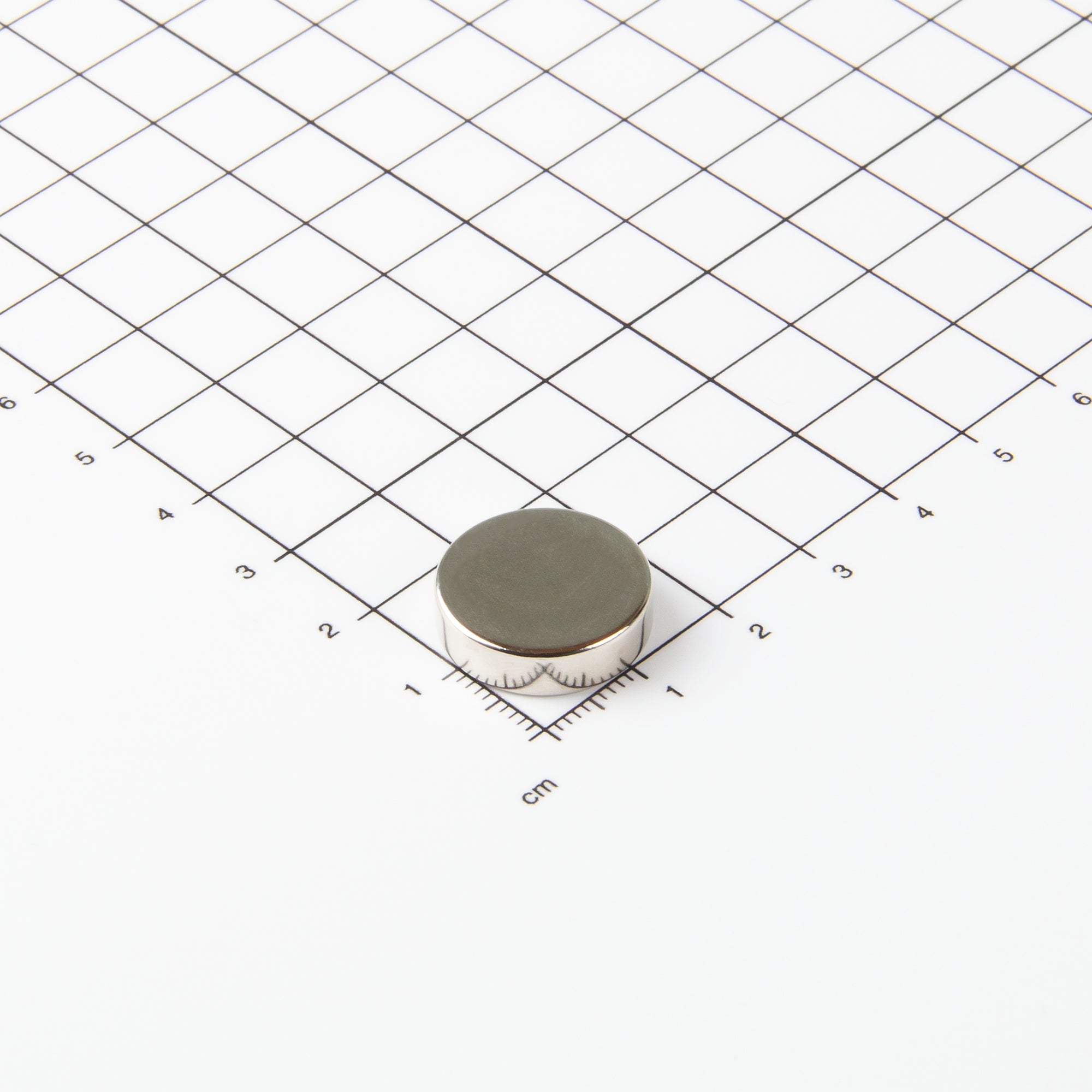 Flacher Scheibenmagnet aus Neodym mit der Abmessung Ø18x5mm