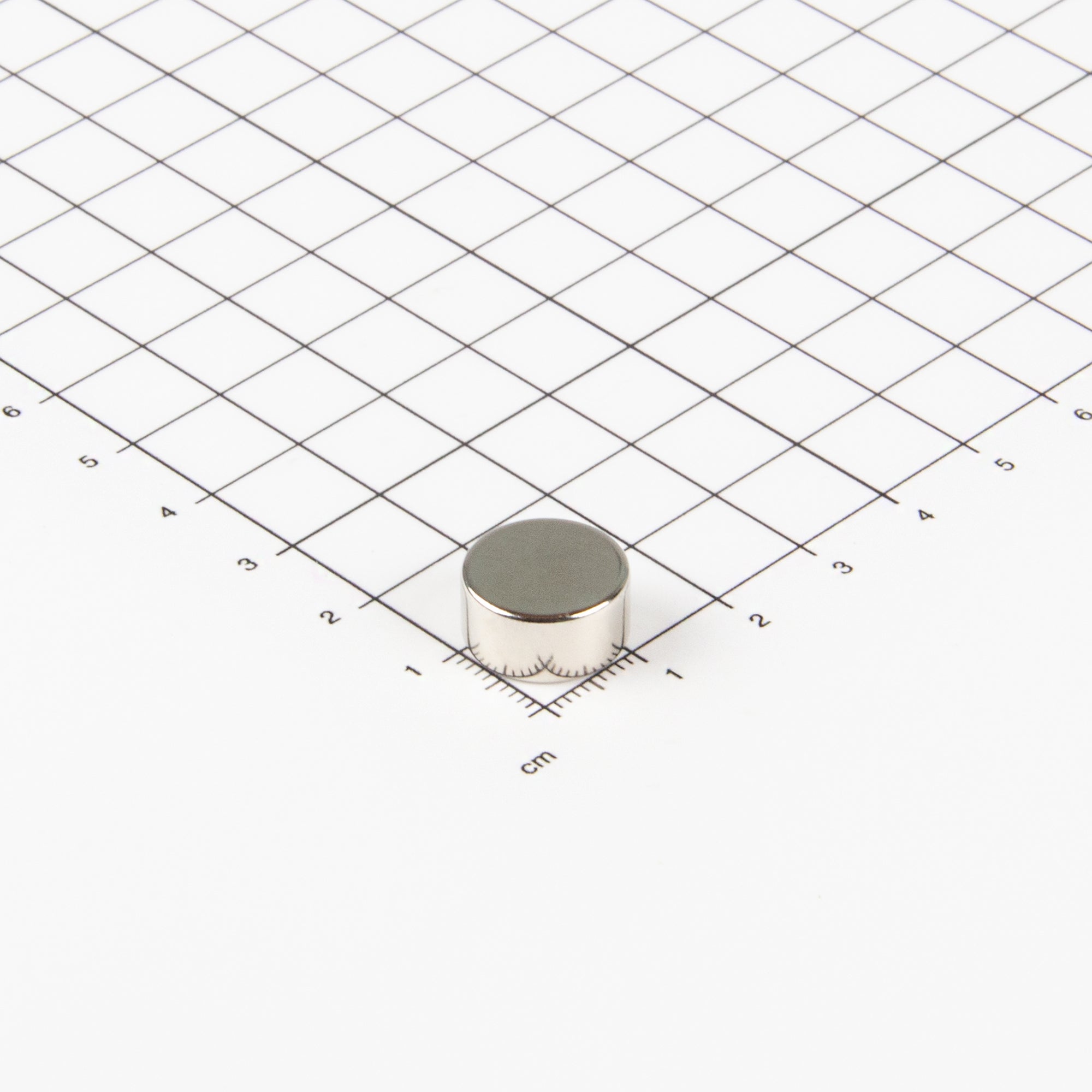 Flacher Scheibenmagnet aus Neodym mit der Abmessung Ø14x7mm