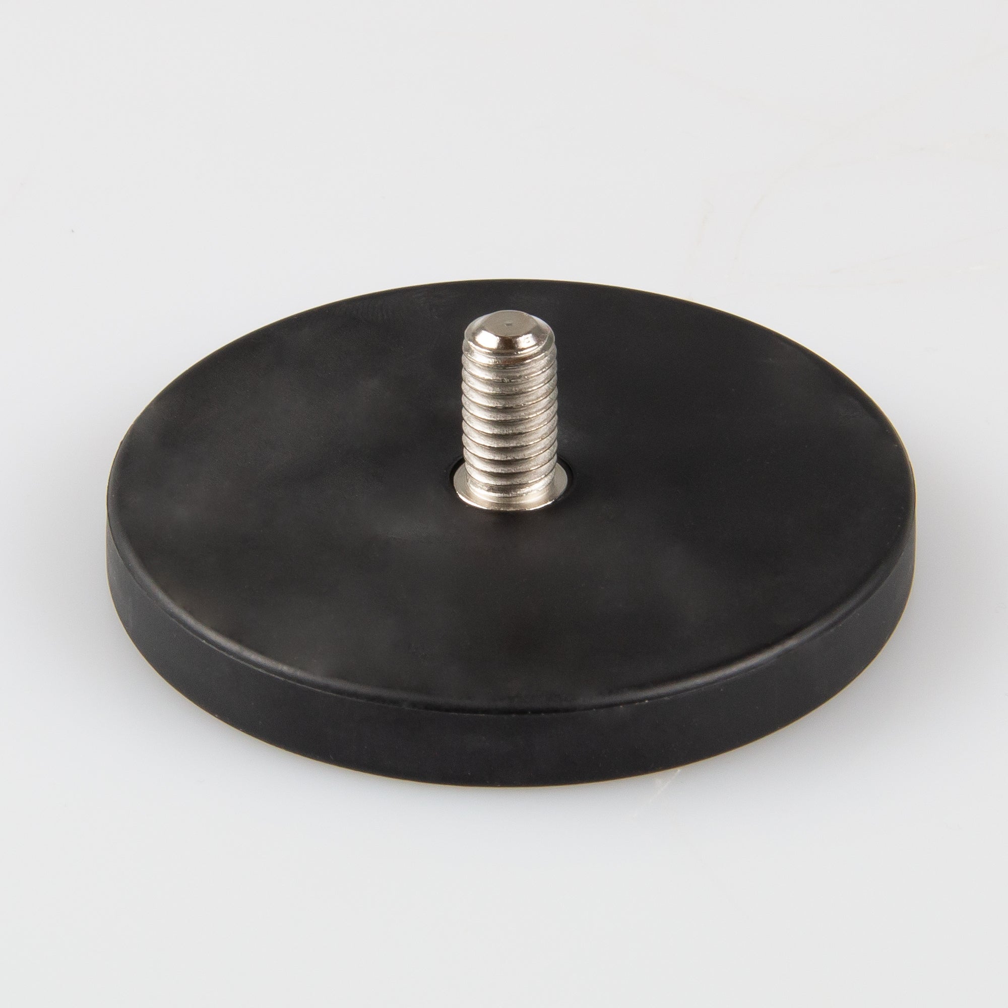 Gummierter schwarzer Magnet Ø66x8,5mm mit Gewindezapfen M8