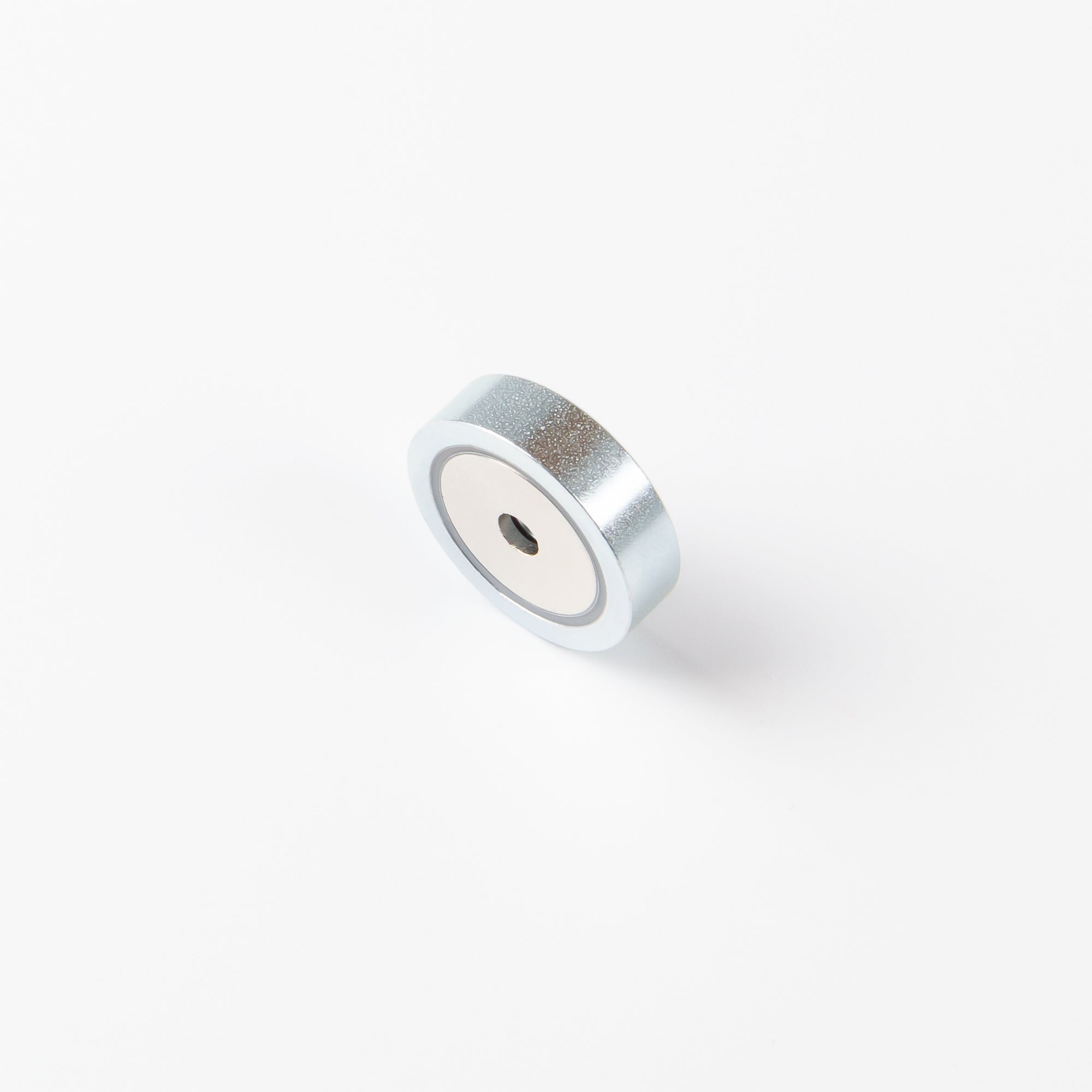 Neodym Topfmagnet mit Innengewinde M4 in der Abmessung Ø25x7mm von unten