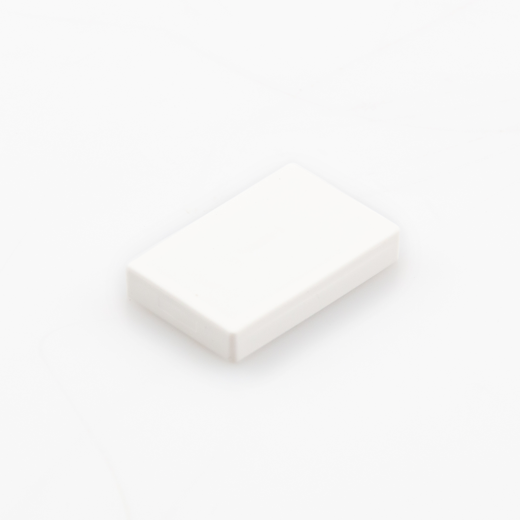 Gummiertes Magnetsystem 35x22,5x6mm mit Innengewinde M4, Farbe: weiß