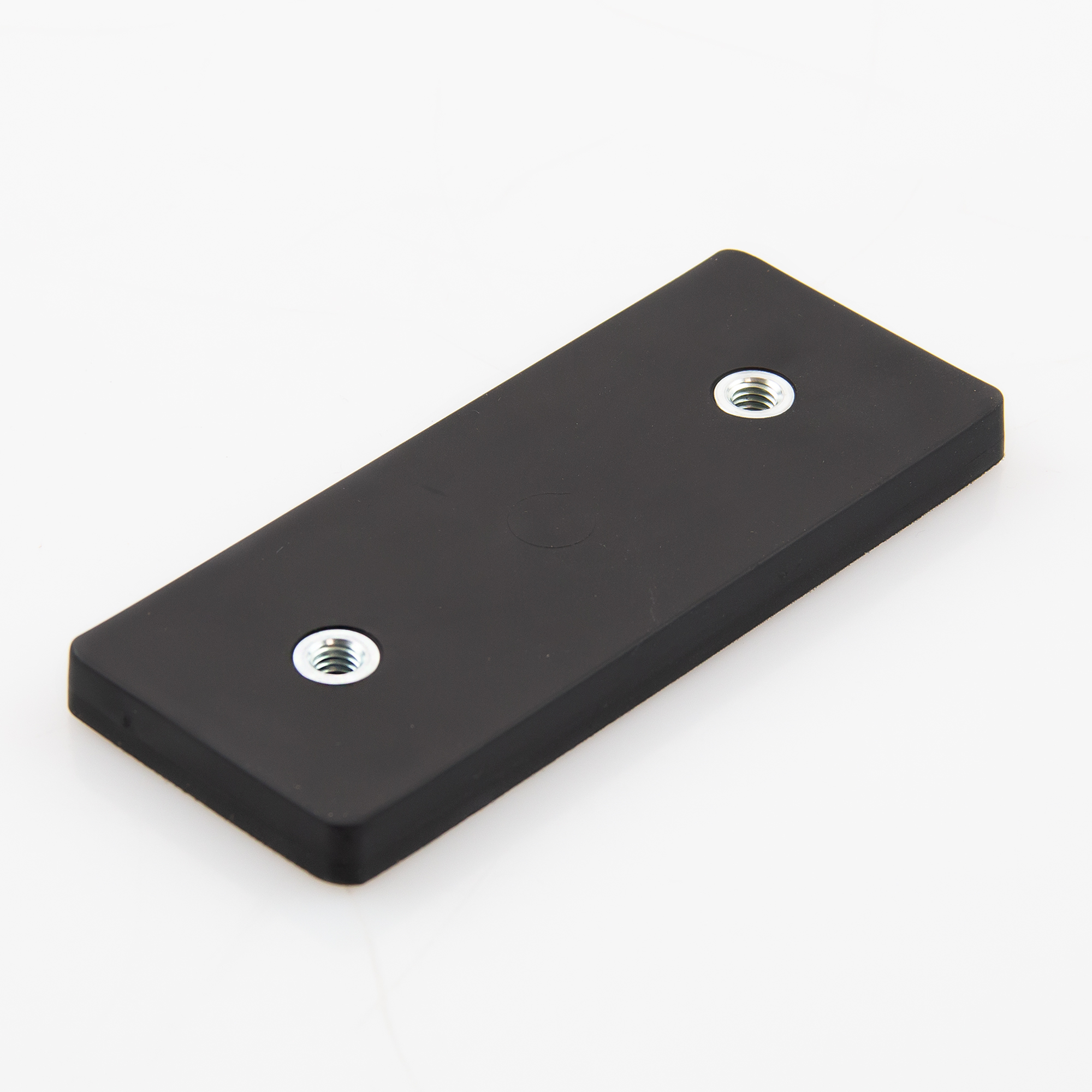 Gummiertes Magnetsystem 110x45x8,5mm mit Innengewinde 2xM6, Farbe: schwarz